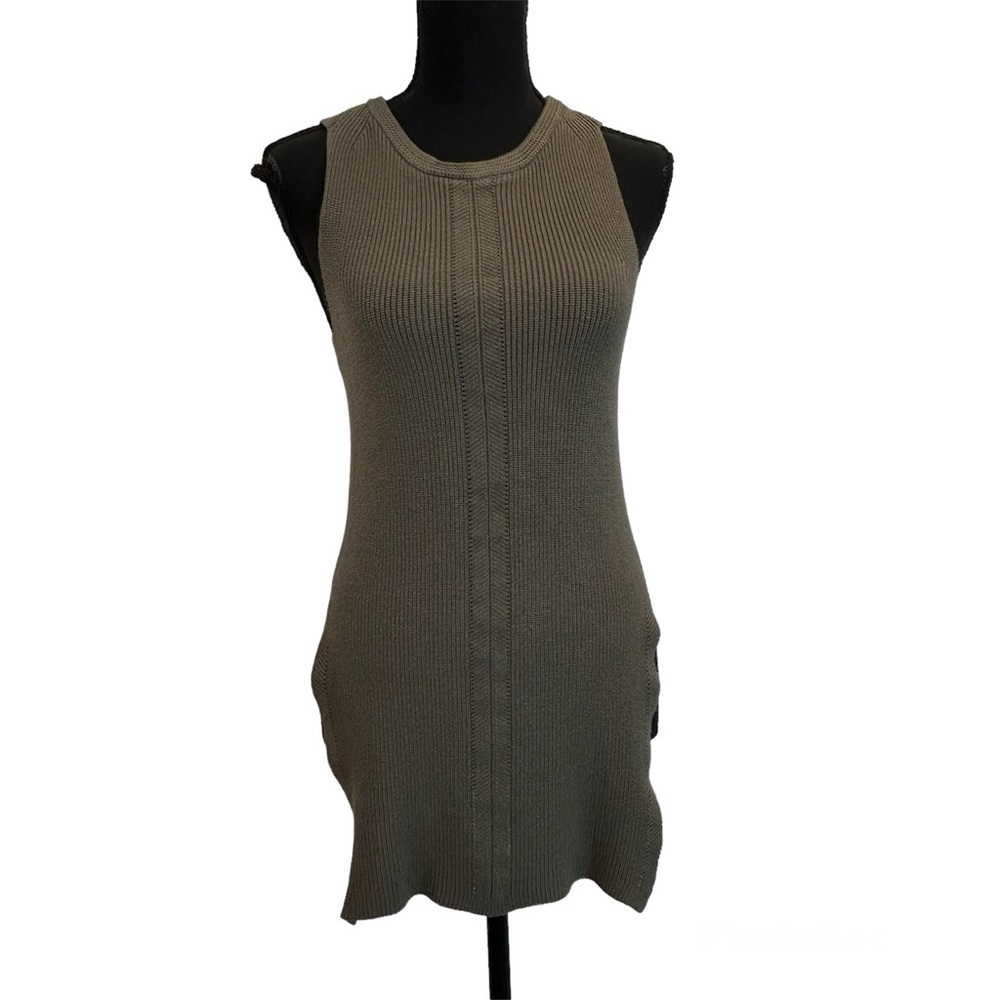 DYNAMITE khaki brown sleeveless ribbed knit top side slits Sz XS